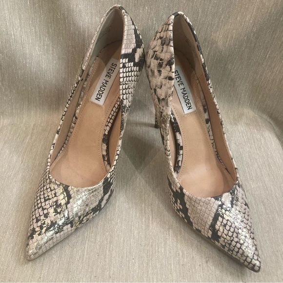 STEVE MADDEN Sz 7 Vala In  Snake Gold Pointy Toe Slip On Stilettos Heels Pumps - Picture 1 of 10